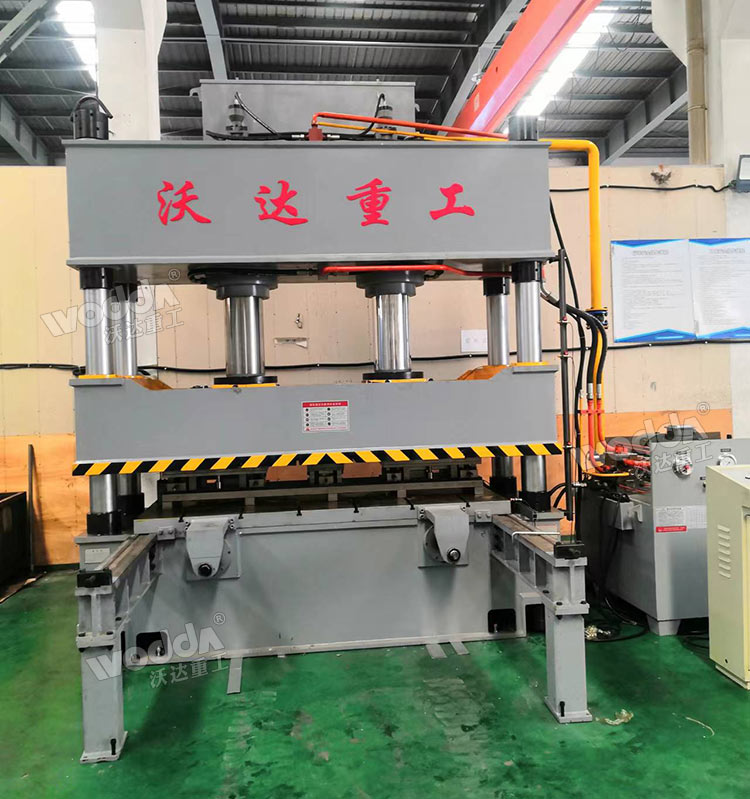 315噸鋁型材沖孔液壓機現場